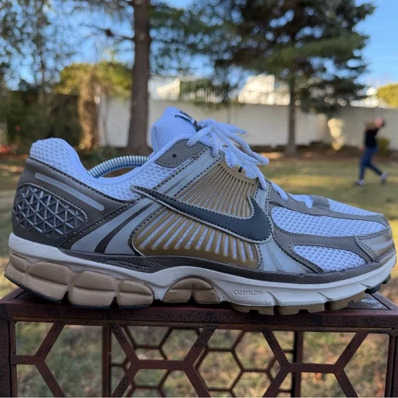 Nike Vomero 5 Metallic Pewter FJ4151-006 - Picture 1 of 9